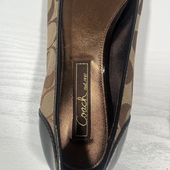 Women’s Like New! Coach Flats with decorative charms - Picture 7 of 12